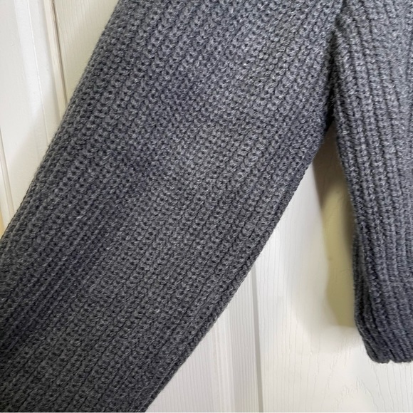 Zara Women's Dark Grey Cropped Wool Blend
Sweater Size L - Picture 4 of 6